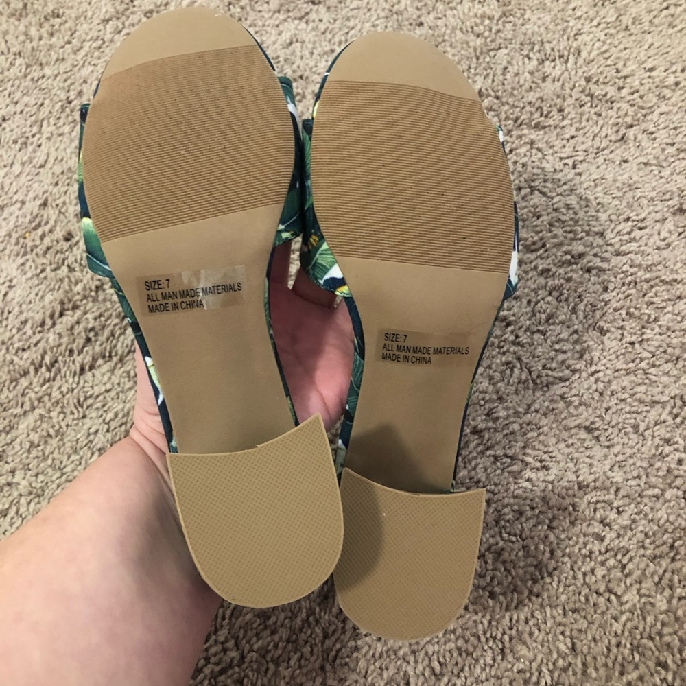 Lulu’s Sandals - Picture 3 of 3